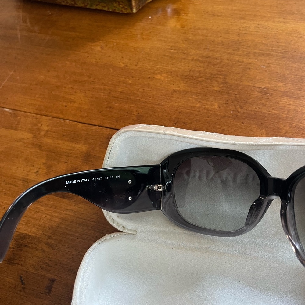CHANEL Black Oversized Sunglasses - Picture 4 of 5